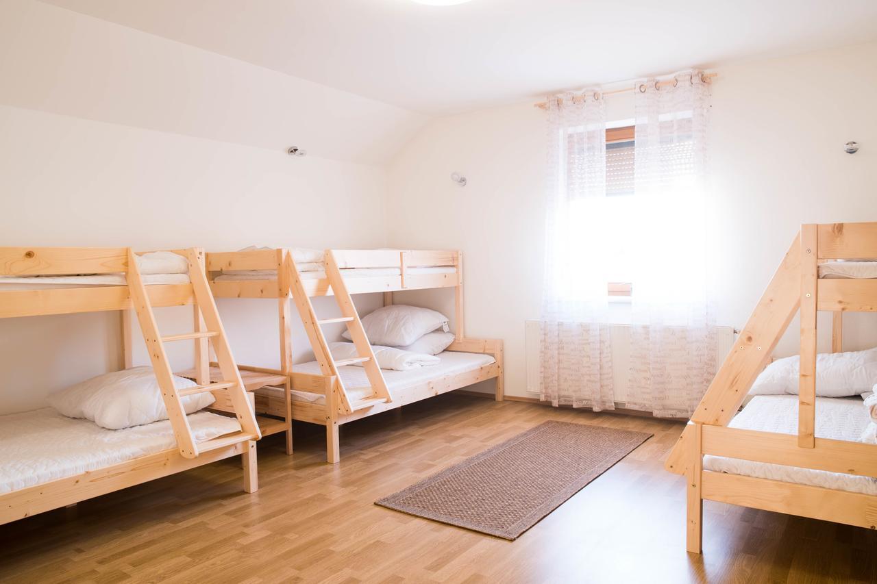 Hostel Hisa Na Travniku Dob Экстерьер фото