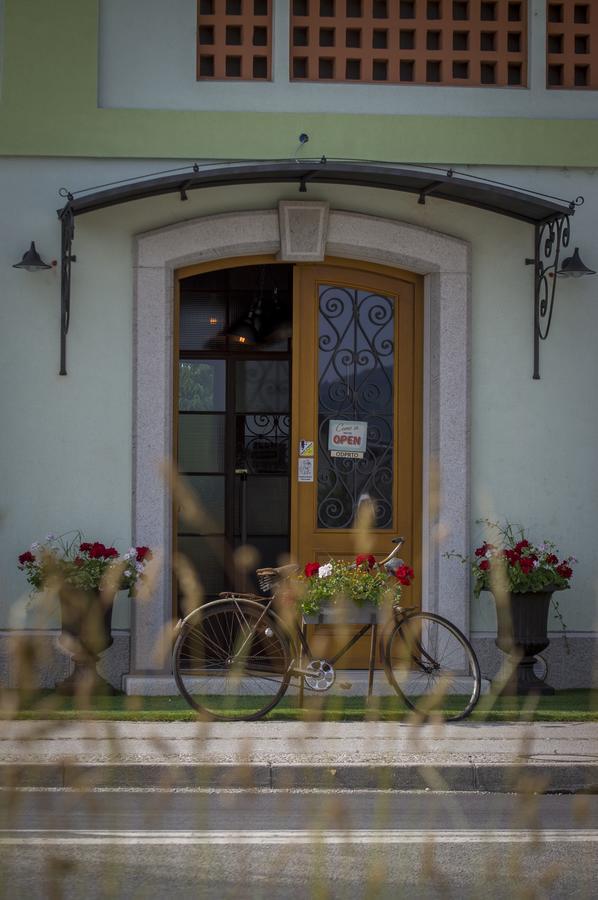 Hostel Hisa Na Travniku Dob Экстерьер фото
