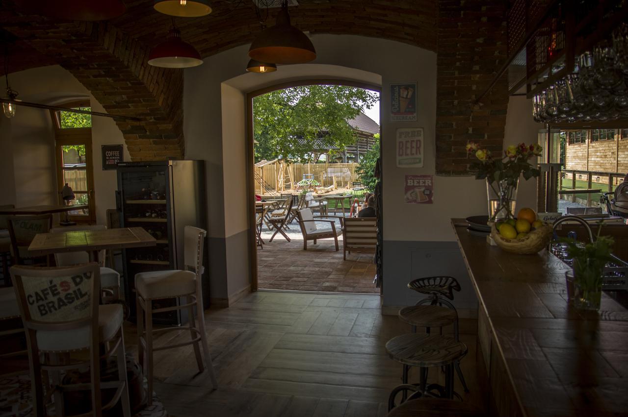 Hostel Hisa Na Travniku Dob Экстерьер фото